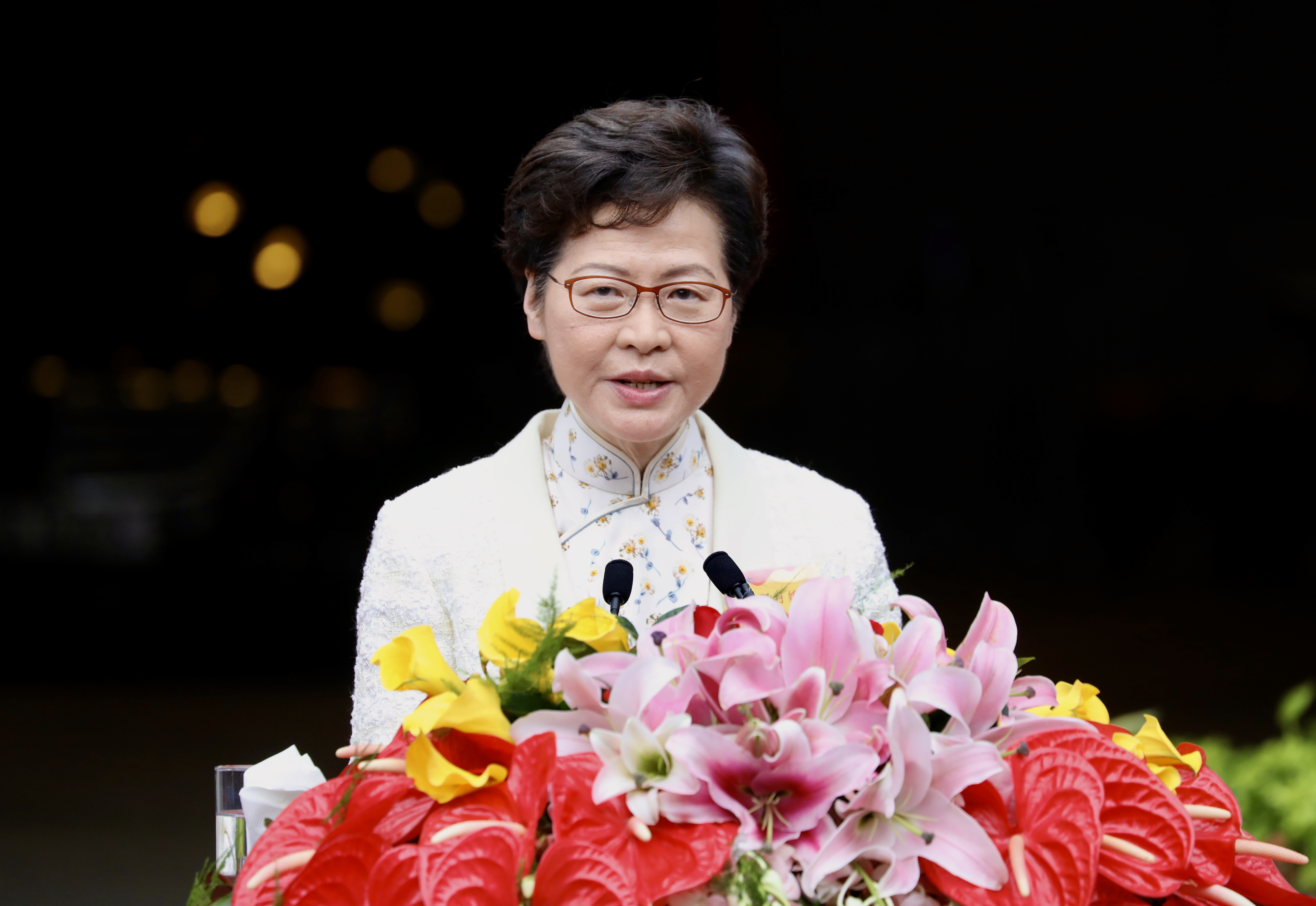 林鄭月娥在致辭時說，香港國安法體現中央對香港特區的信任，落實的過程肯定要探索、學習。她認為中央有需要保留權力處理極少數的案件，同時亦期待同鄭雁雄領導的國安公署合作。（點新聞記者李斯哲攝）