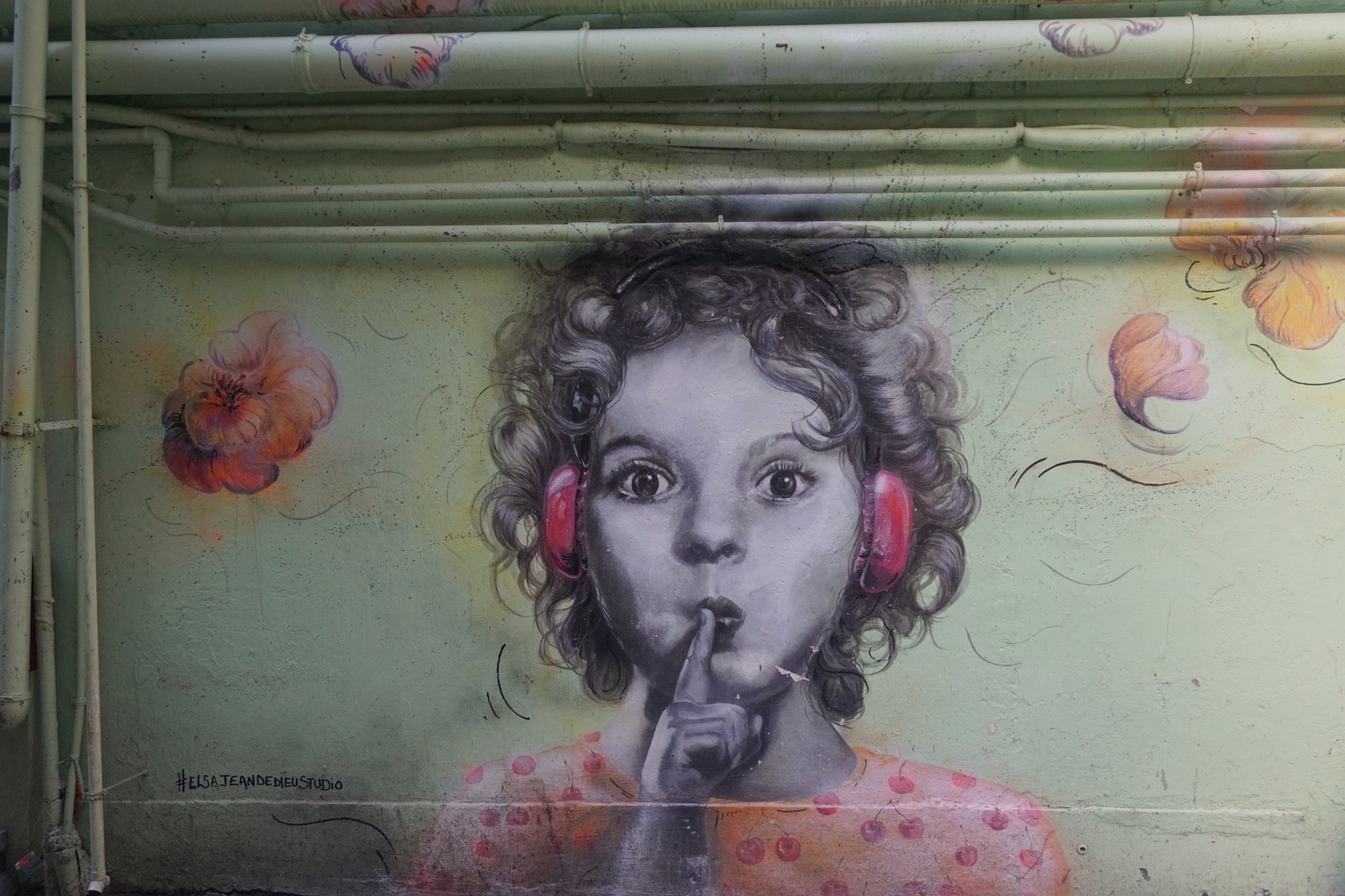 西營盤「藝里坊．ARTLANE」壁畫：《荷里活明星莎莉．譚寶》
