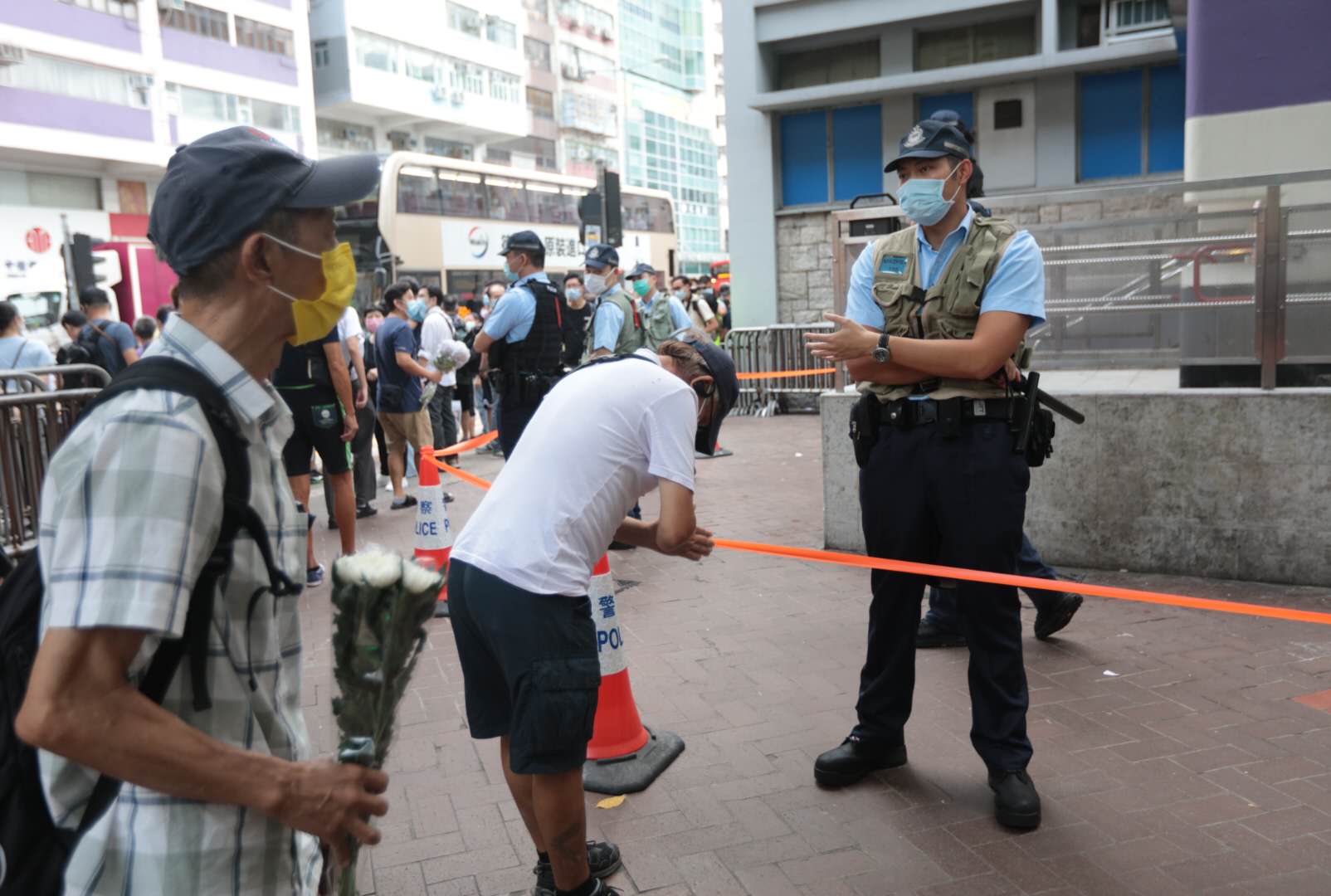 下午近6時，有搞事者在太子彌敦道一帶集結及叫囂。（點新聞記者攝）