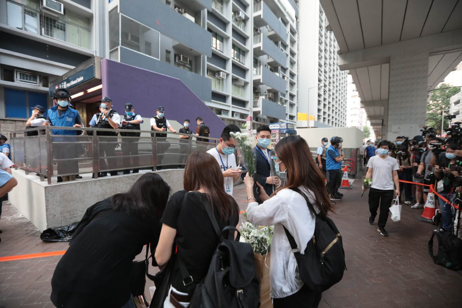 下午近6時，有搞事者在太子彌敦道一帶集結及叫囂。（點新聞記者攝）