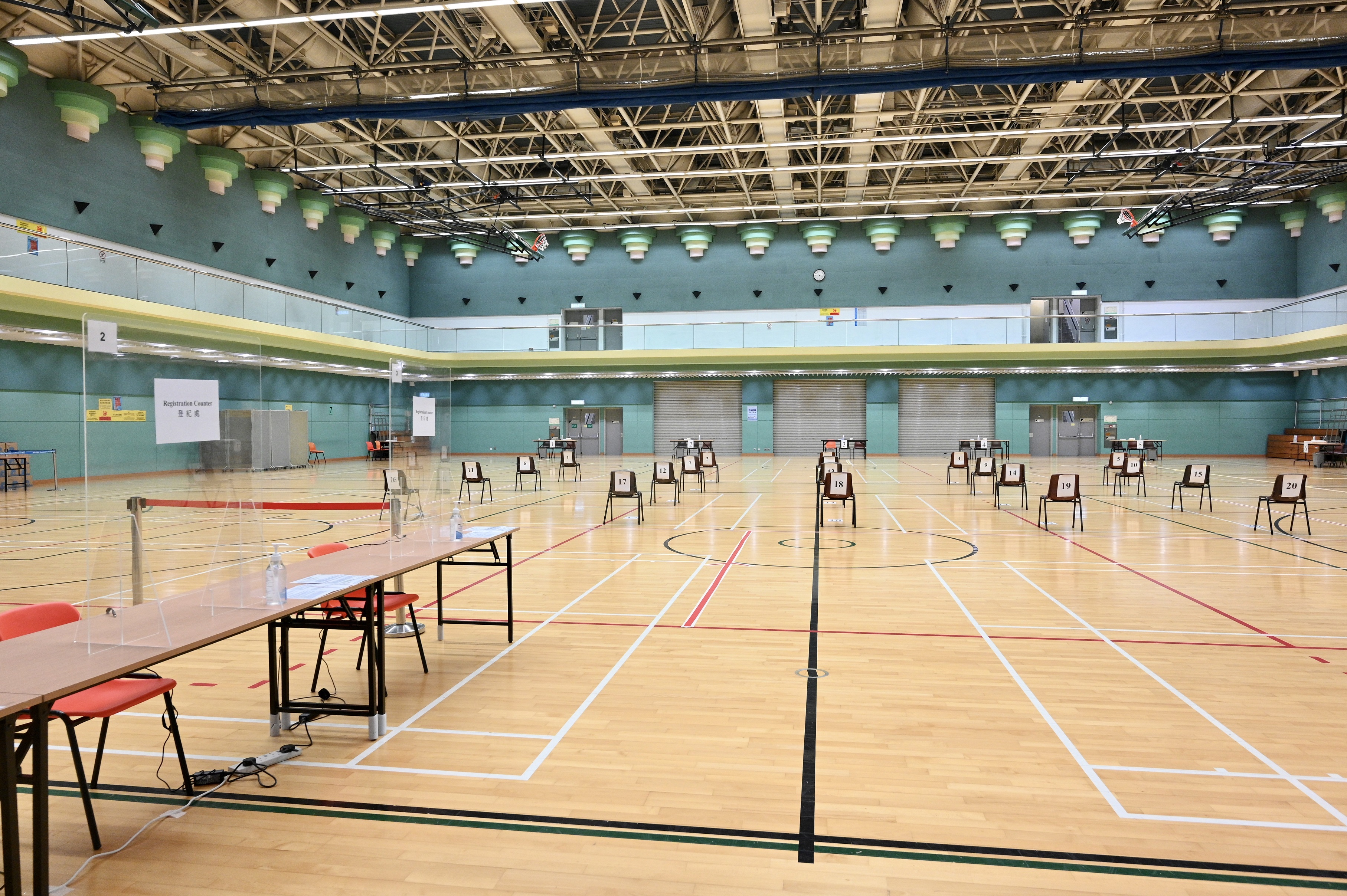 普及社區檢測計劃將於明天（9月1日）正式展開。已經成功登記的市民，記得準時到預約的檢測中心參與檢測喔！圖為將用作檢測中心的香港公園體育館。（政府新聞處圖片）